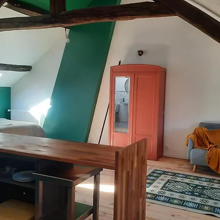 Charming 1-bed Studio In Appartamento *